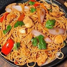 Tallarín Salteado de Pollo